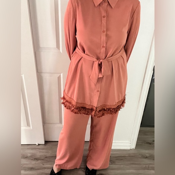 2 piece suit - Picture 3 of 4